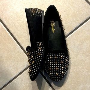 Size 7 US black flat